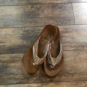 Roxy “wire” flip flop sandals size 6. Firm price
